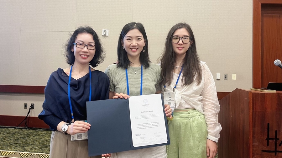 (From left) Dr. Xiaojuan MA (HKUST), Dr. Yuling Sun (East China Normal University), and Dr. Xin Tong (Duke Kunshan University) receiving the Best Paper Award from the ACM CHI 2024 Conference