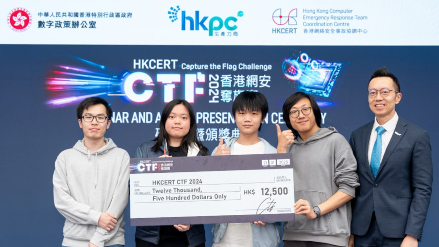 The 1st runner-up of the Open category: HO Chun Kit (previous Firebird leader), WONG Man Ying (current Firebird leader),  LI Wan Chak, CHENG Ka Nok (previous Firebird core member)