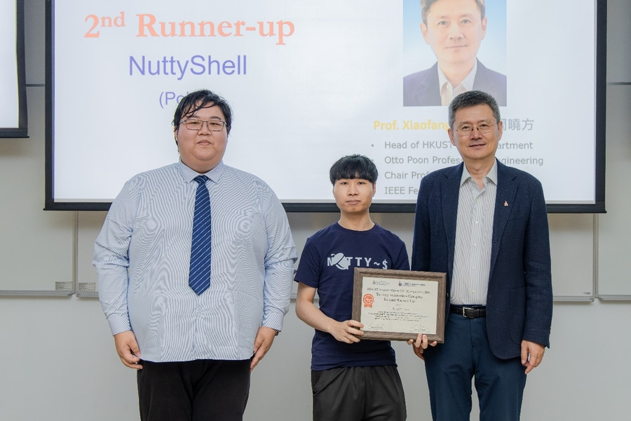 Prof. Xiaofang ZHOU (Right) presenting the award to Team NuttyShell (PolyU), 2nd Runner-up of the Tertiary Institution category.