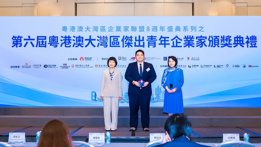 Lee Tsz Fung has been honored with the prestigious "Best Social Responsibility Award."