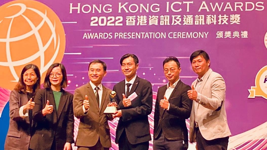Prof. Gary Chan in the Gold Award presentation ceremony of The Hong Kong ICT Awards 2022