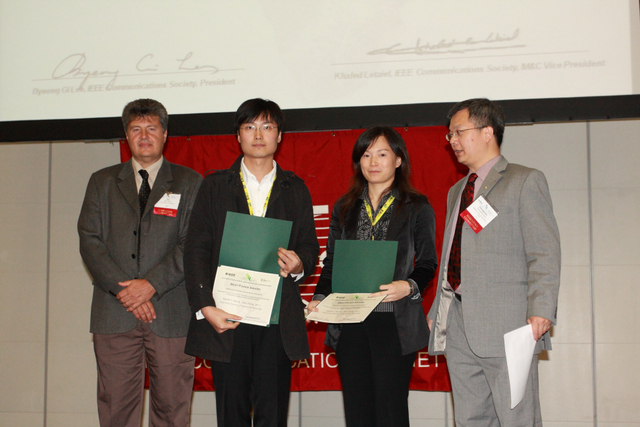 Gabriel (second left) receiving the award with Dr. Qian ZHANG (second right) at the at the award presentation ceremony
