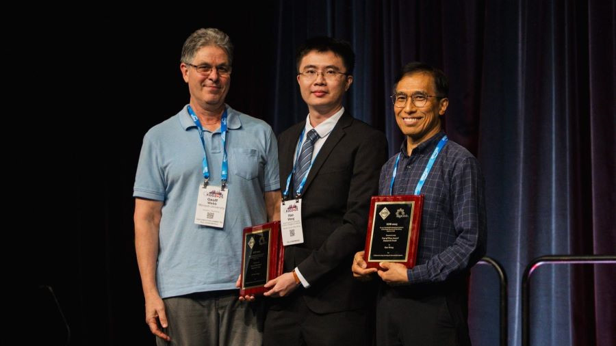 (From left) Prof. Geoff Webb, Chair of the 2025 SIGKDD Test of Time Awards Committee; CSE alumnus Dr. Hao Wang; and Prof. Dit-Yan Yeung, Chair Professor of the Department of Computer Science and Engineering.