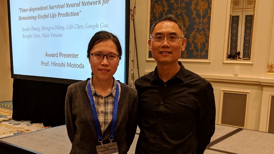 From left to right: Yinghua ZHANG and her PhD supervisor, Prof. Qiang YANG