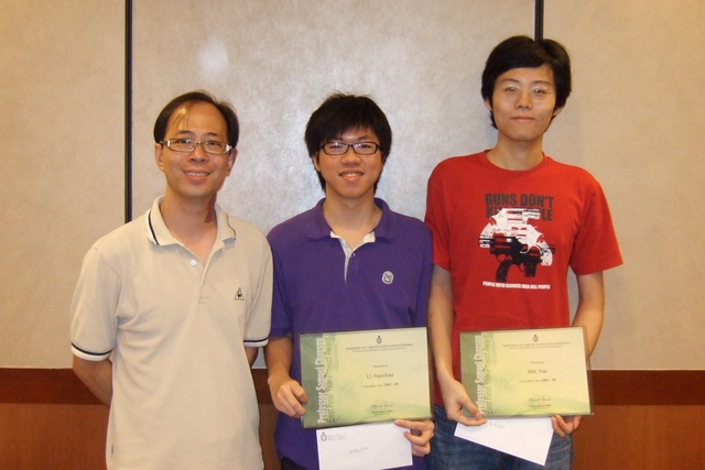 (From left to right) Prof. Siu-wing CHENG, LI Haochao, SHI Yue (Awardees of Professor Samuel Chanson Best FYP Award)