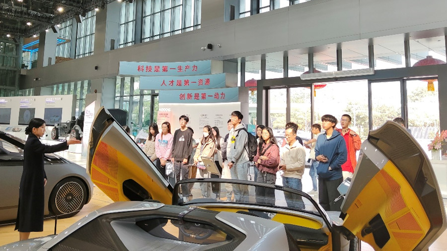 Baidu - Apollo Go (百度 - 蘿蔔快跑)