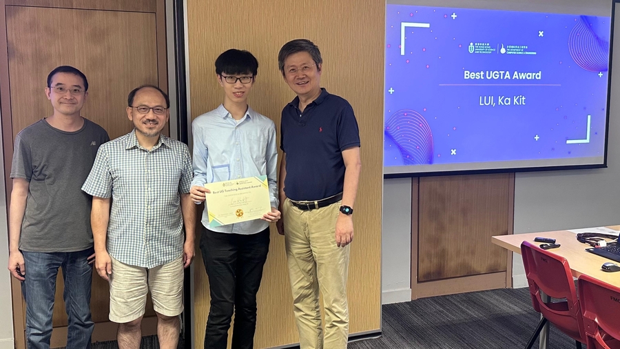 (From left) Dr. Desmond TSOI (Instructor of COMP 2211 - Spring), Dr. Brian MAK (Instructor of COMP 2012 - Fall), Ka Kit LUI, Prof. Xiaofang ZHOU